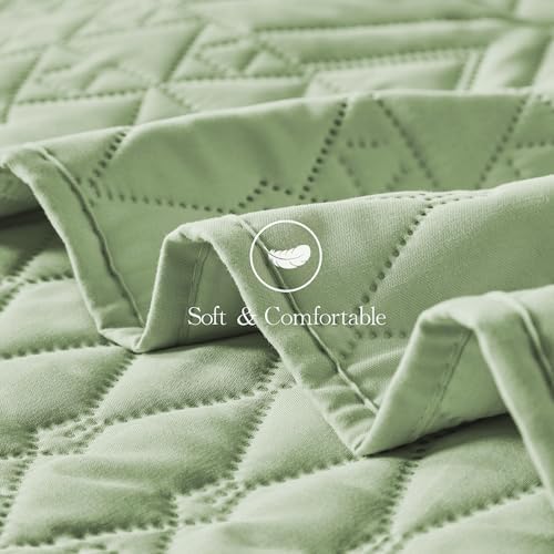 akkialla Geometric Pattern Queen Quilt Set
