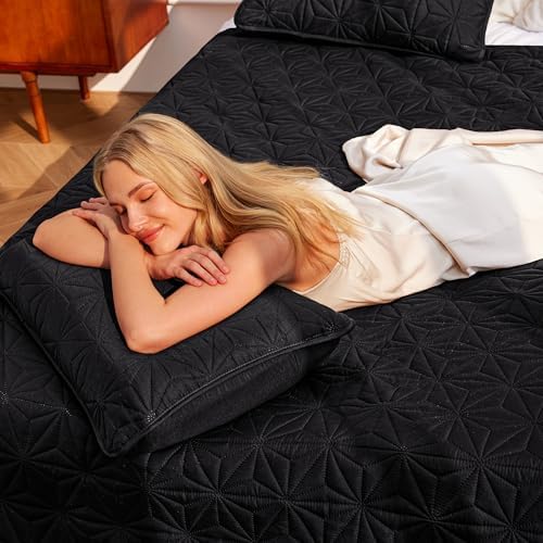 Whale Flotilla King Quilt Bedding Set with Geometric Star Pattern