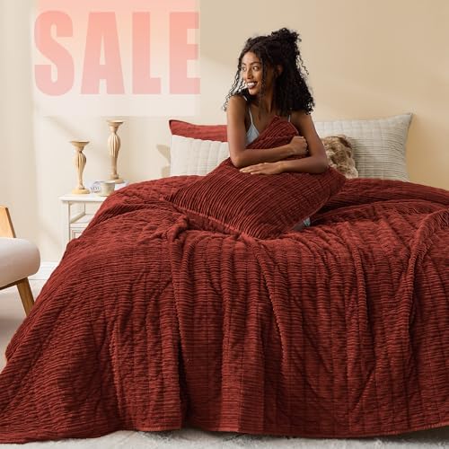 Wonderful Luxury Velvet Quilt - Striped Red Queen Size