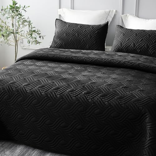 Whale Flotilla King Size Quilt Set with 2 Pillow Shams