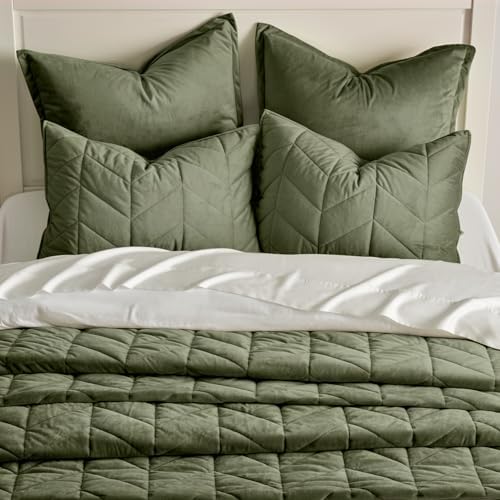 Evergrace 3-Piece Queen Velvet Quilt Set Olive Green