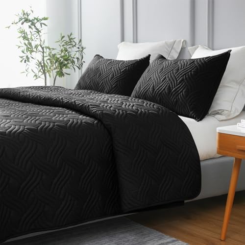 Whale Flotilla King Size Quilt Set with 2 Pillow Shams