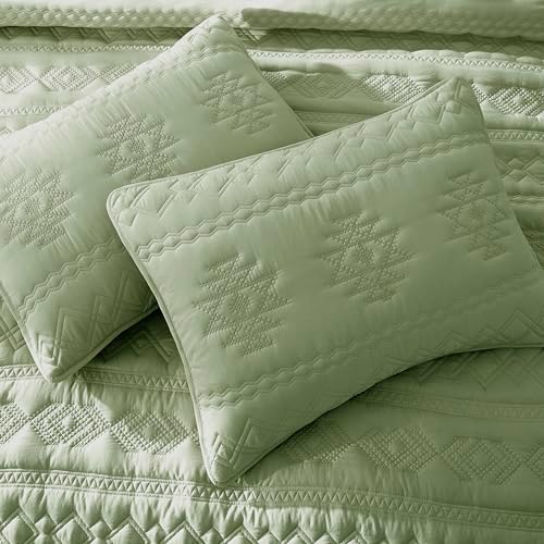 WDCOZY Boho Sage Green Queen Quilt Set with 2 Pillow Shams 1