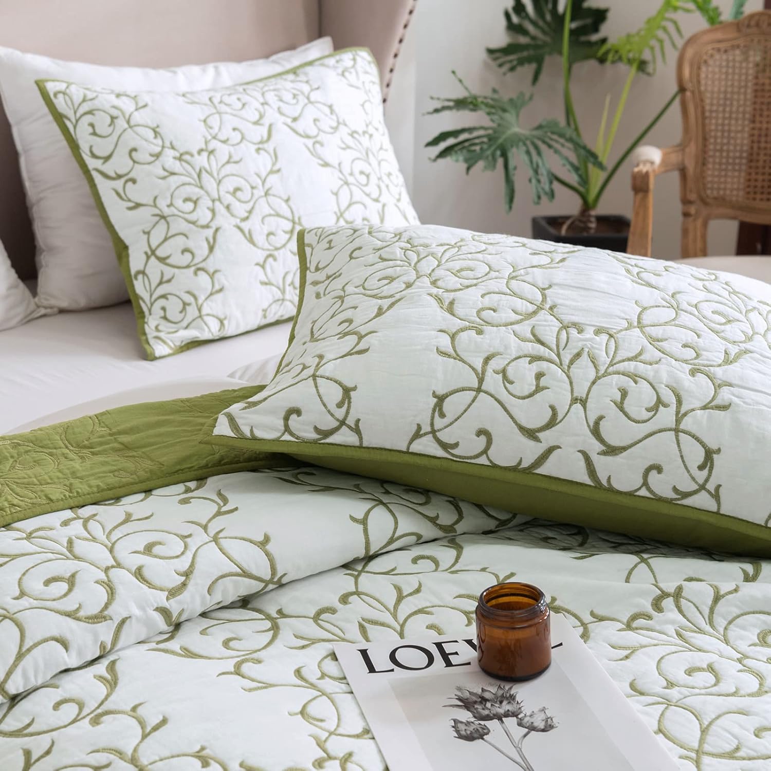 mixinni Reversible King Size Cotton Quilt Set with Embroidered Shams