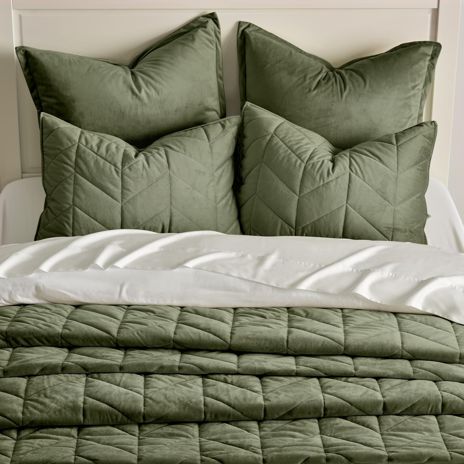 Evergrace 3-Piece Queen Velvet Quilt Set Olive Green