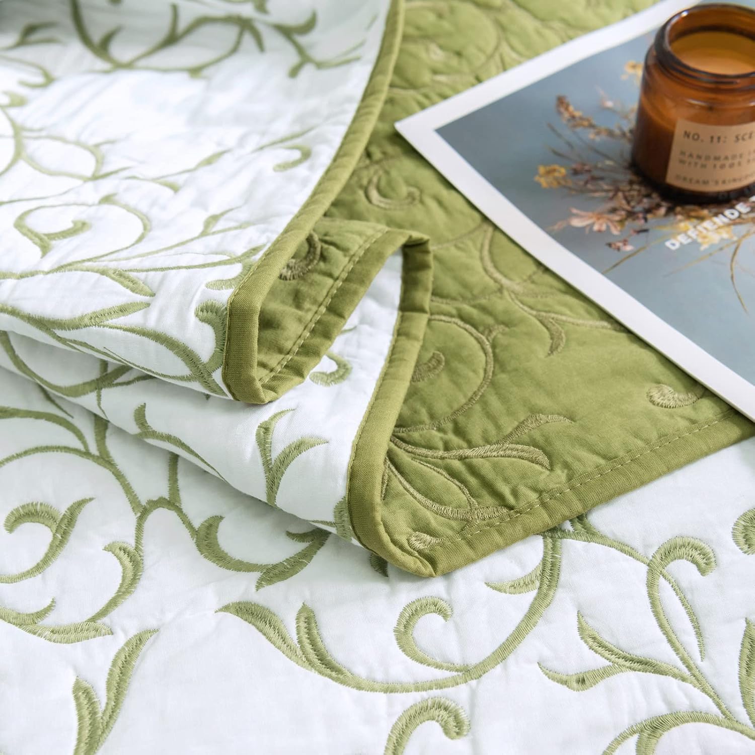 mixinni Reversible King Size Cotton Quilt Set with Embroidered Shams