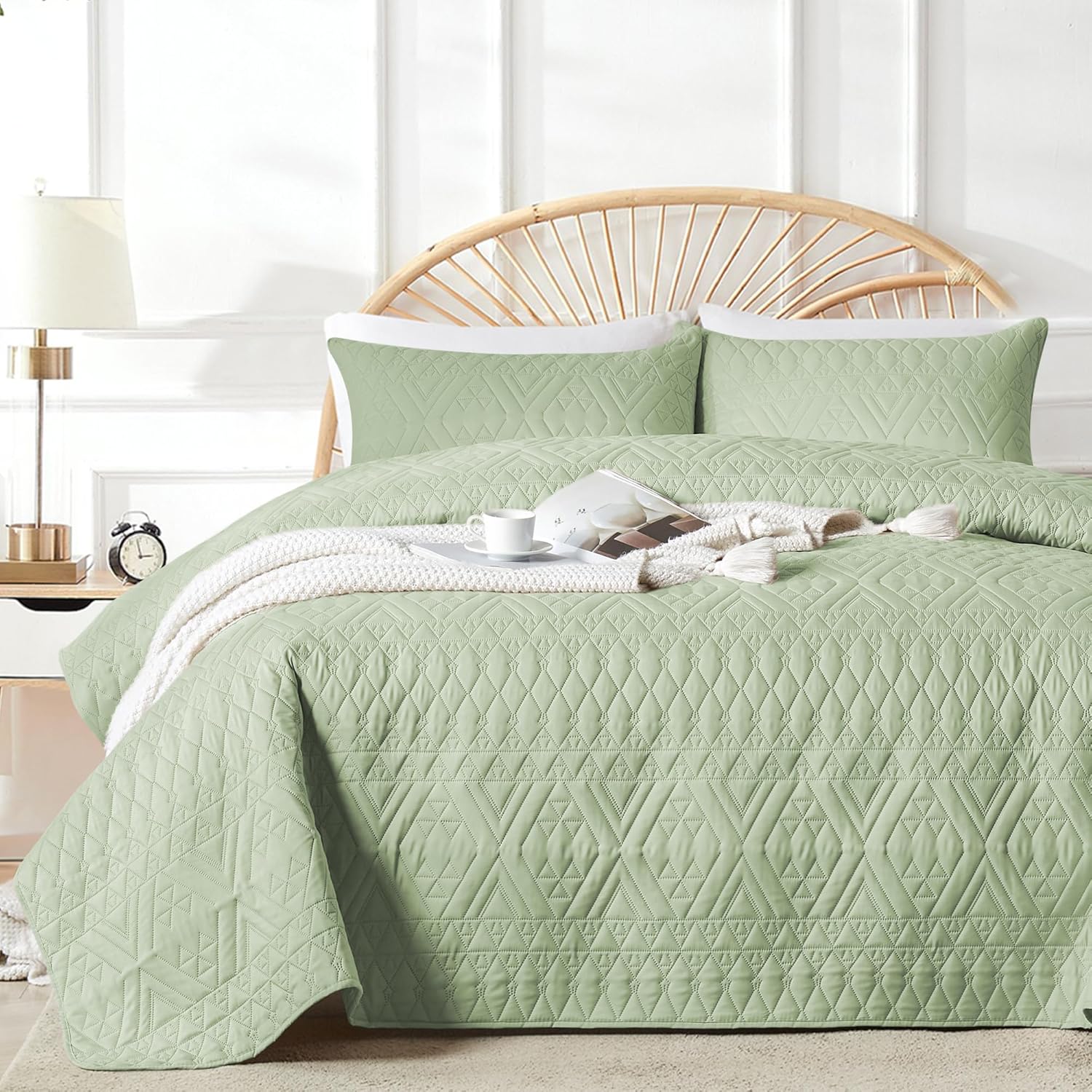 akkialla Geometric Pattern Queen Quilt Set