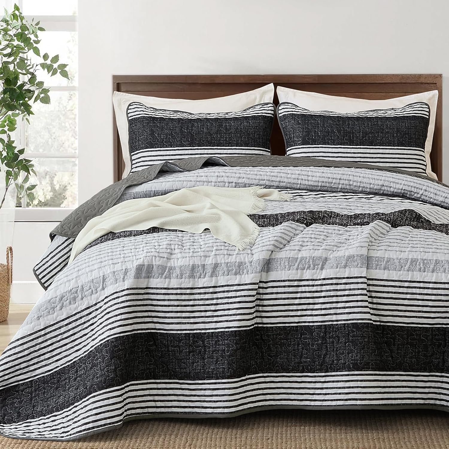 Xruibed King Size Quilt Set 3 Pieces Striped Patchwork