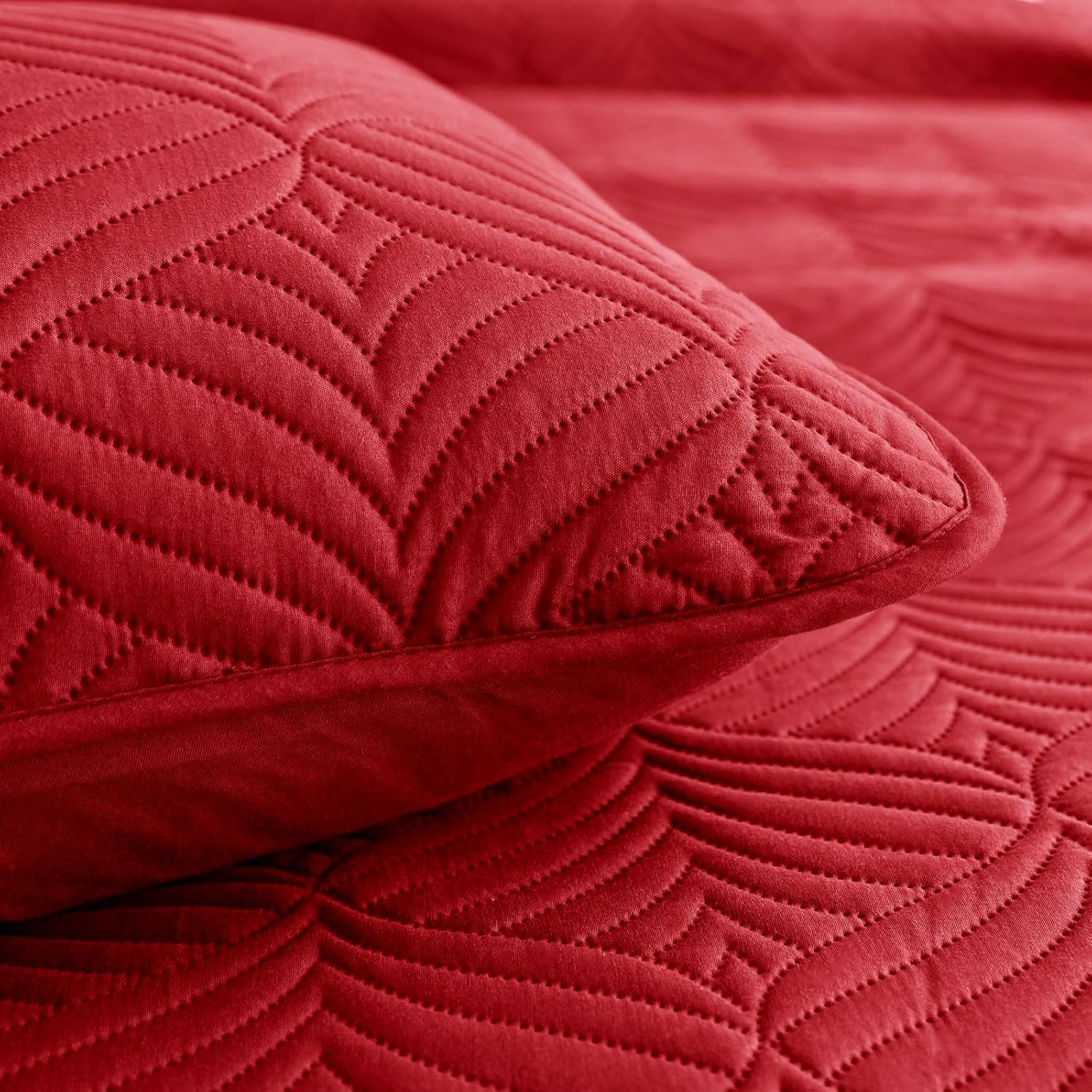 Whale Flotilla Extra Soft King Quilt Set Red