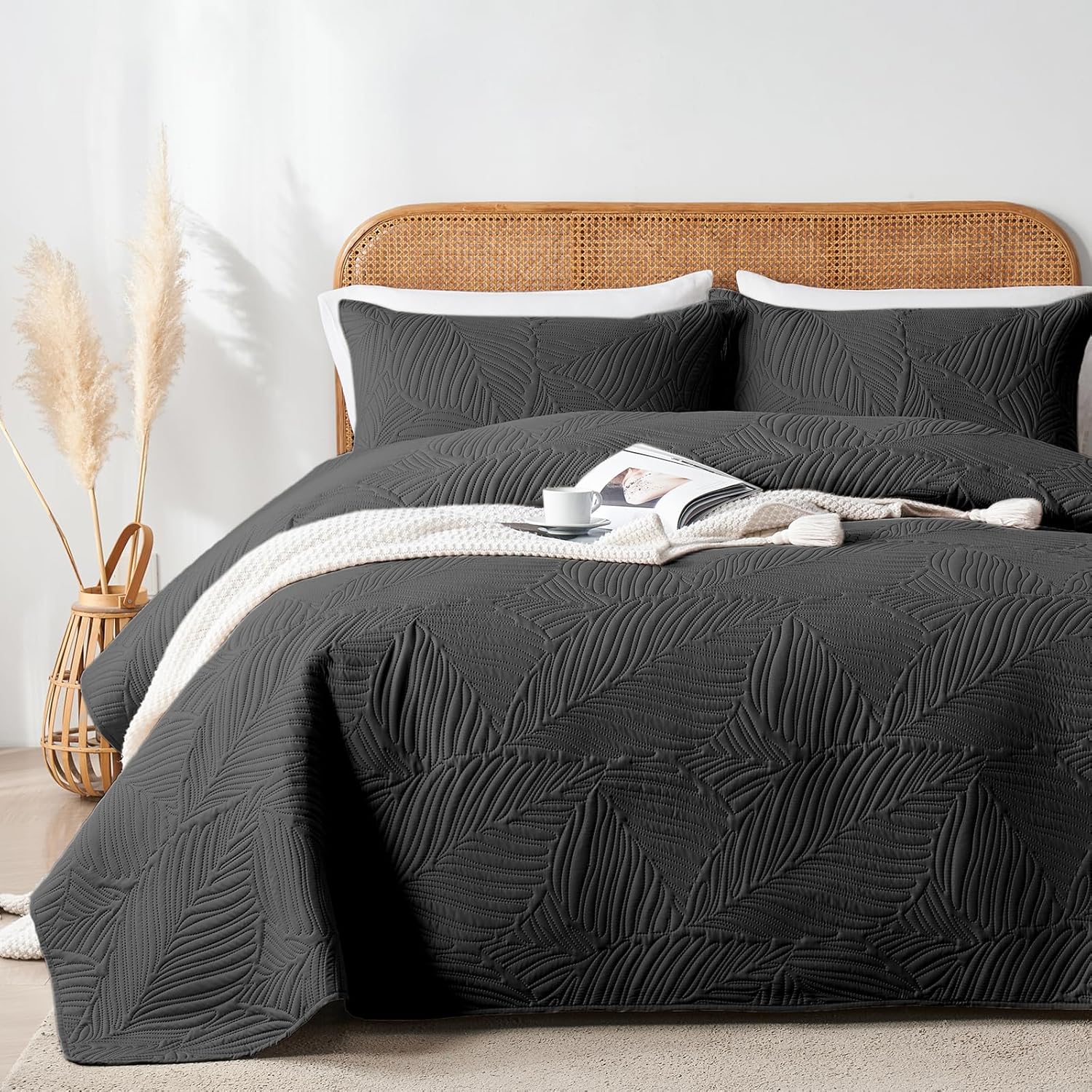 OARAGE Queen Quilt Bedding Set Black Leaf Pattern Microfiber Bedspread