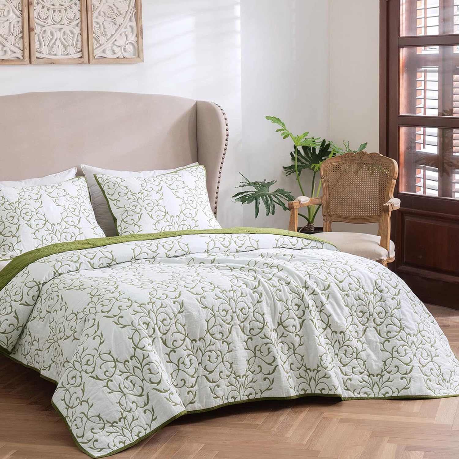 mixinni Reversible King Size Cotton Quilt Set with Embroidered Shams