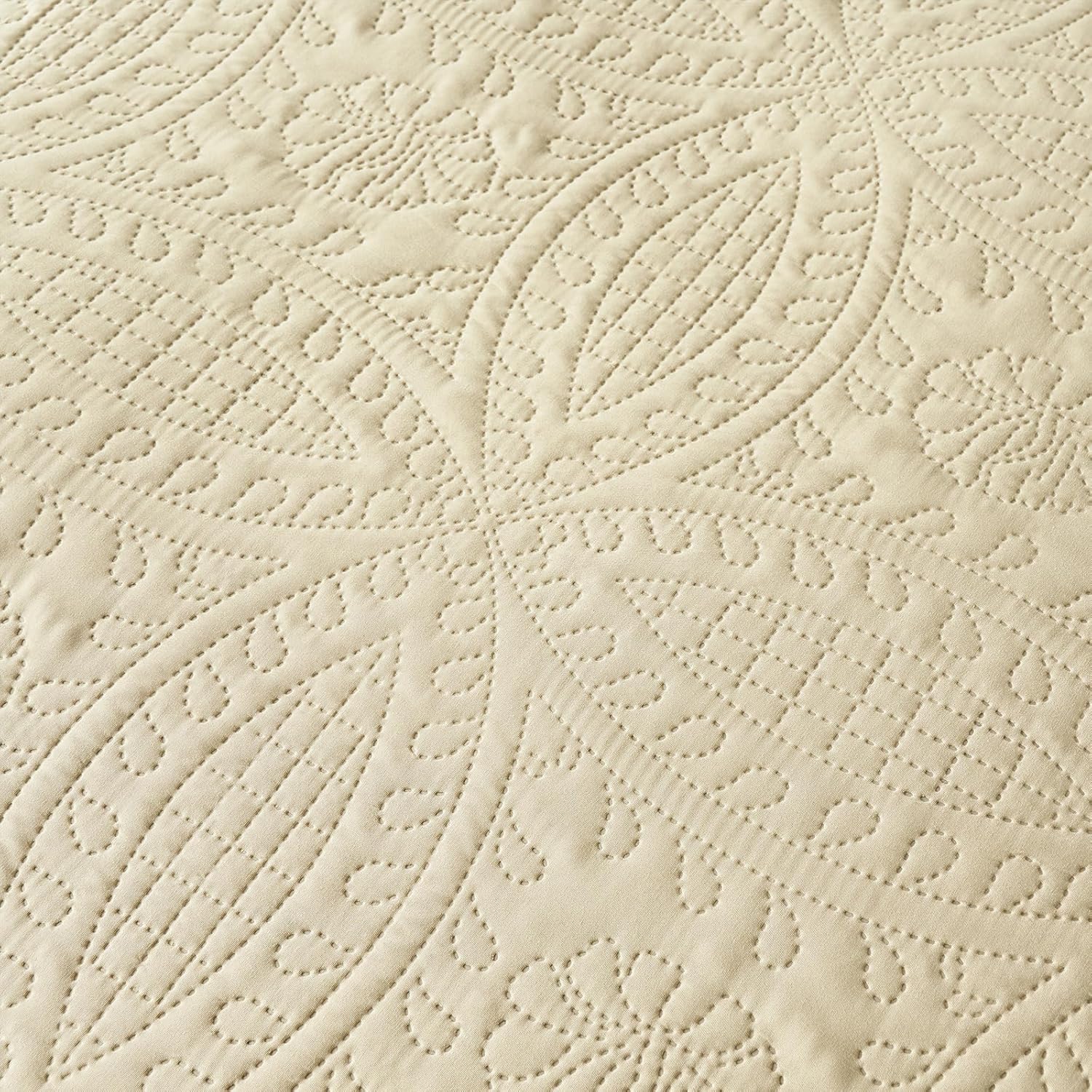 Akkialla Twin Quilt Bedding Set with Coin Pattern 1