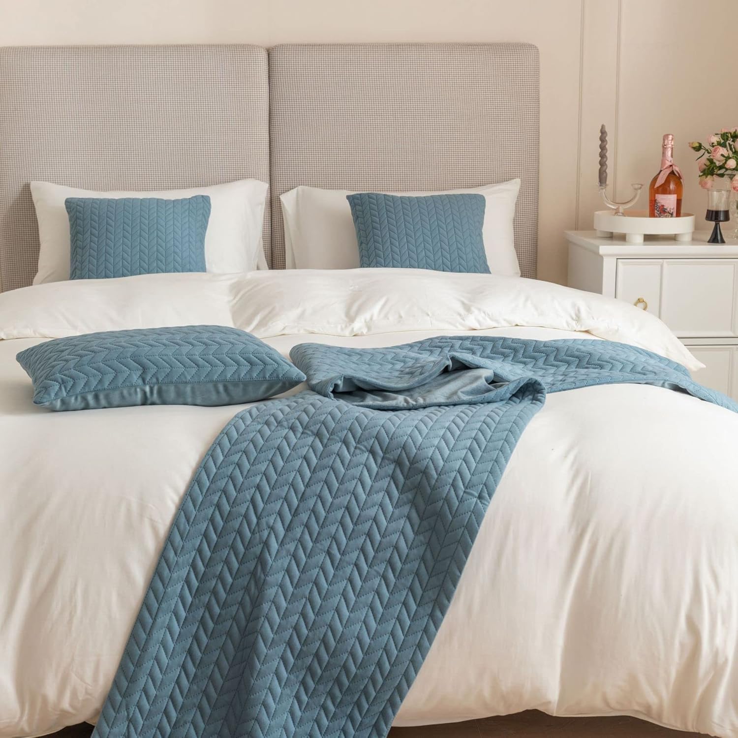 Fudaiki Quilted Wave Bed Runner Fleece Throw for Bed Foot