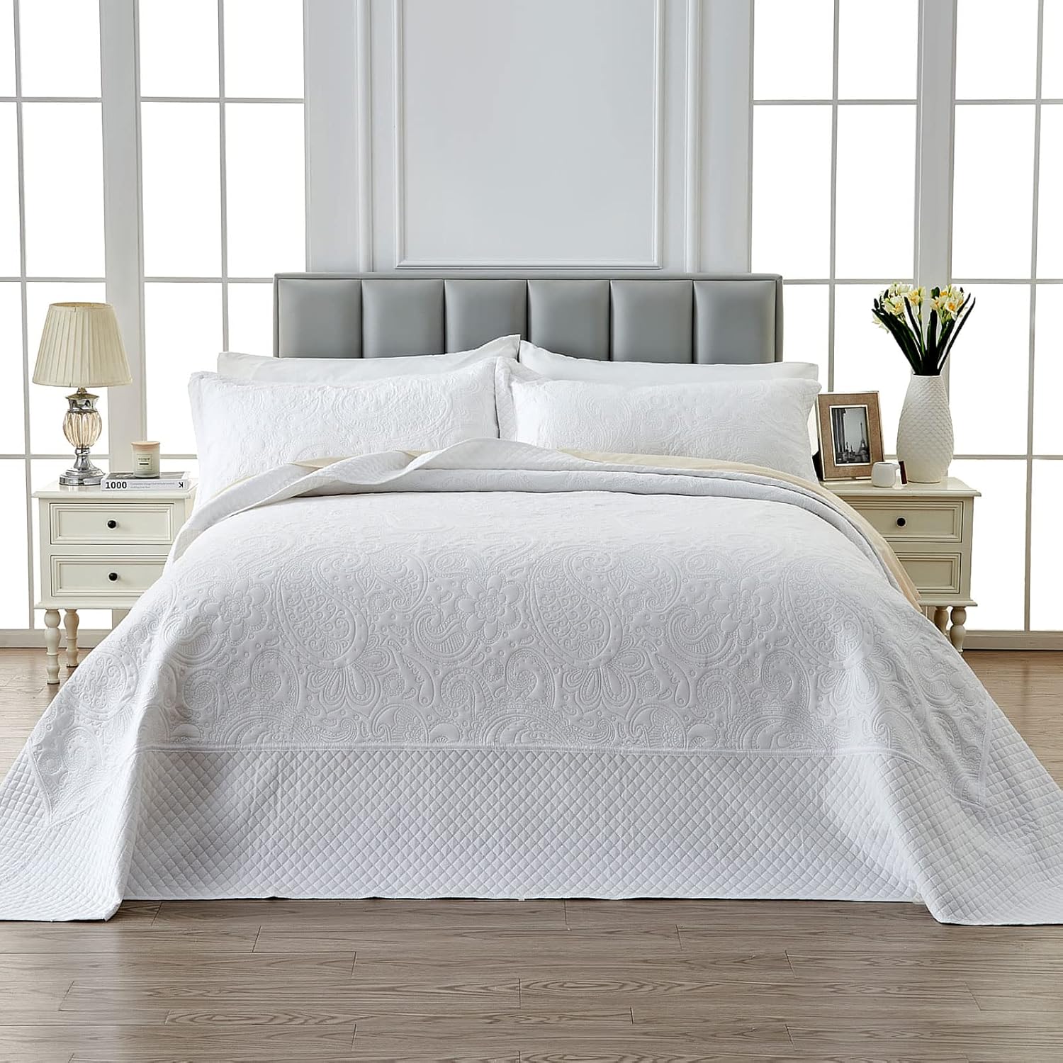 Qucover Alaska King Bedspread Set 3 Piece White Paisley
