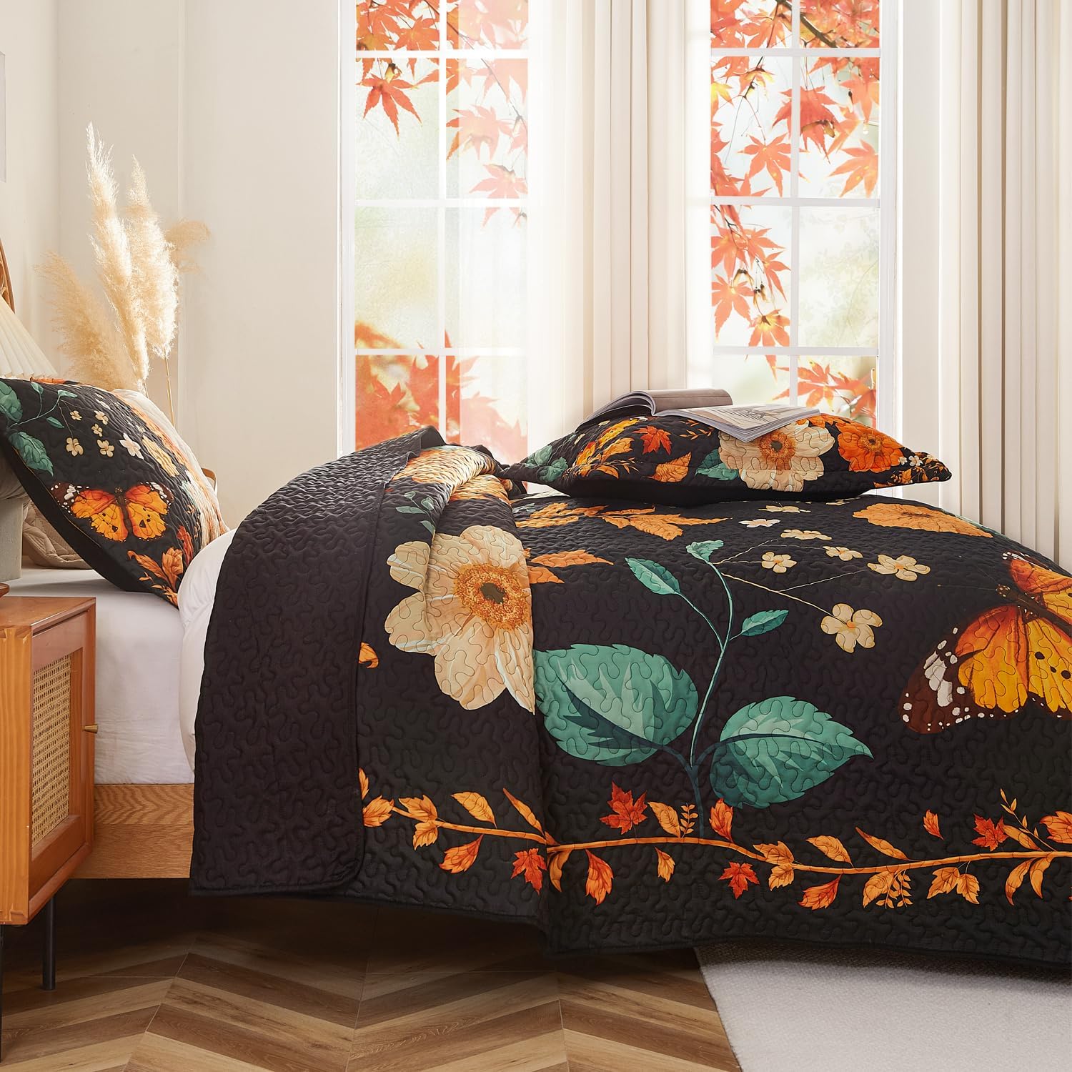 EVEHUG Black Sunflower Reversible Quilt Set Queen Size