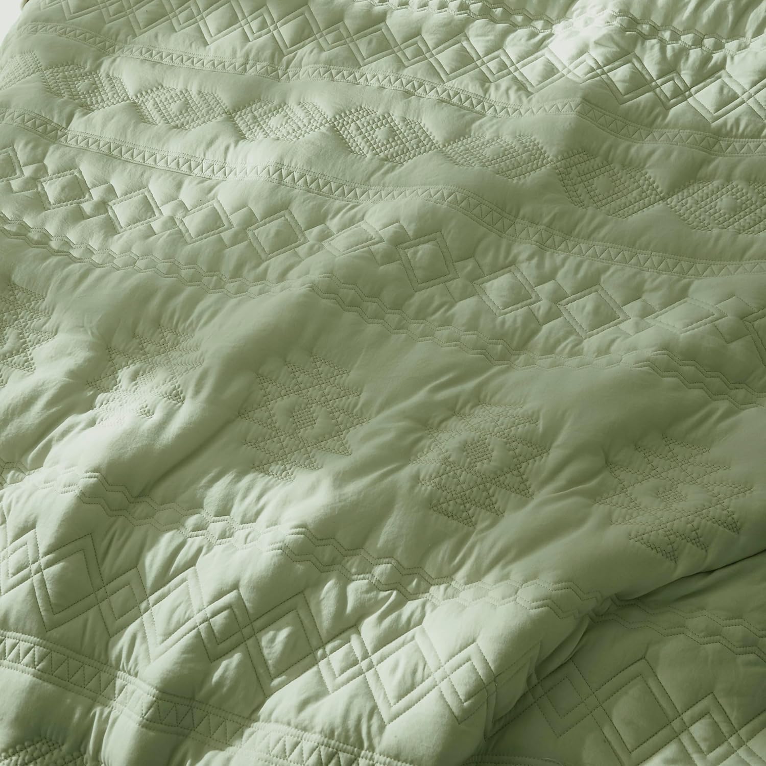 WDCOZY Boho Sage Green Queen Quilt Set with 2 Pillow Shams 1