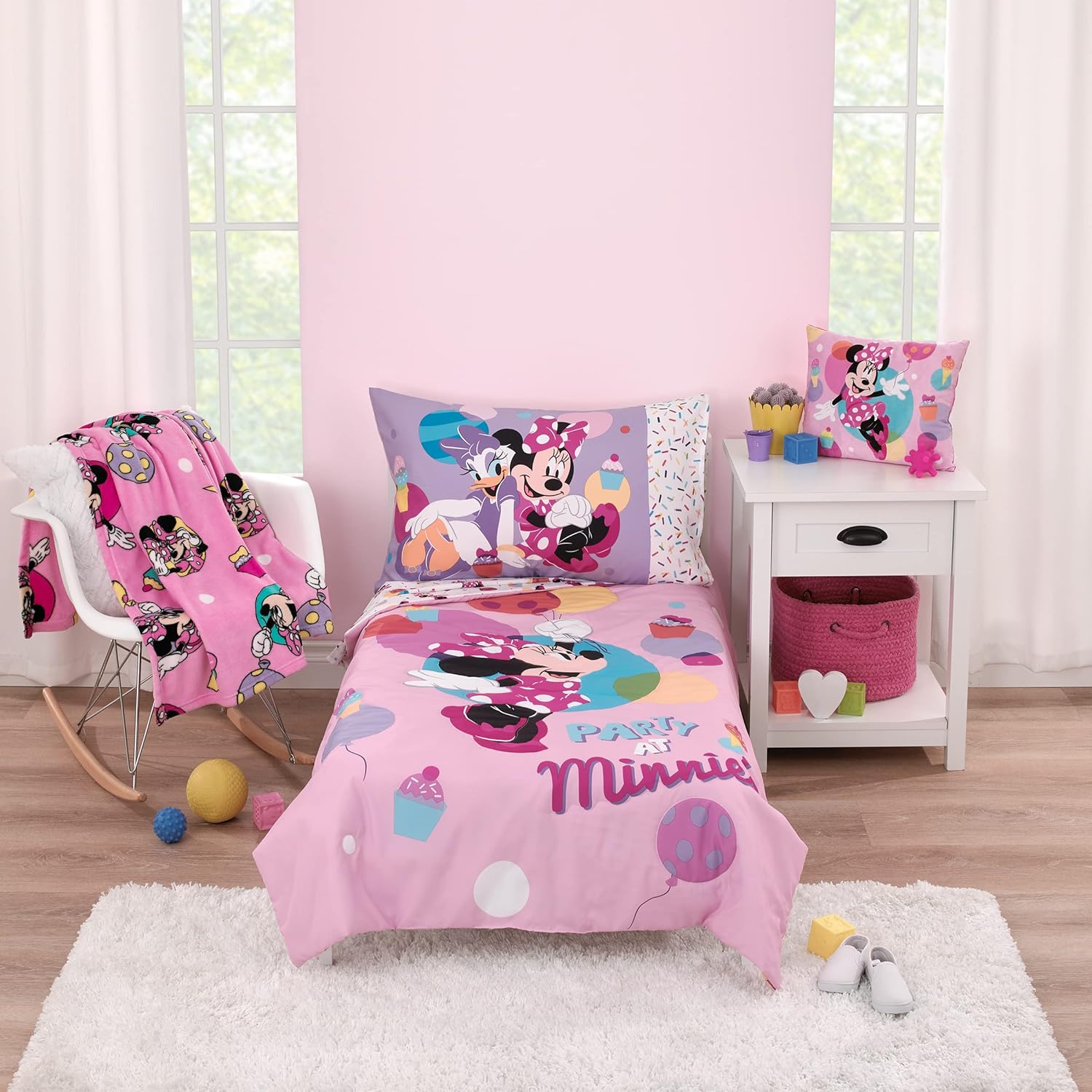 NoJo Disney Minnie Mouse Party Bed Set 4 Piece