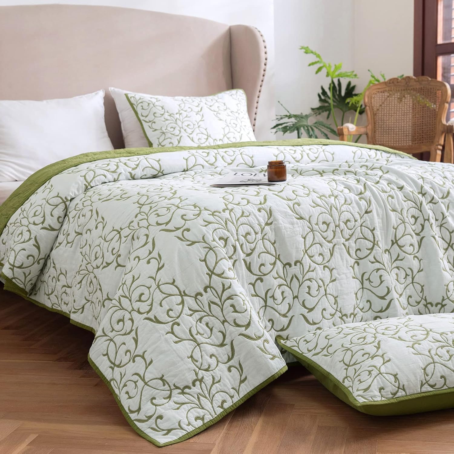 mixinni Reversible King Size Cotton Quilt Set with Embroidered Shams