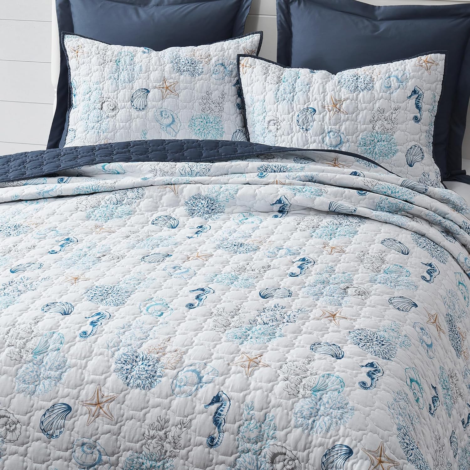 Wonderful Coastal Quilt Set Queen Size with Reversible Design