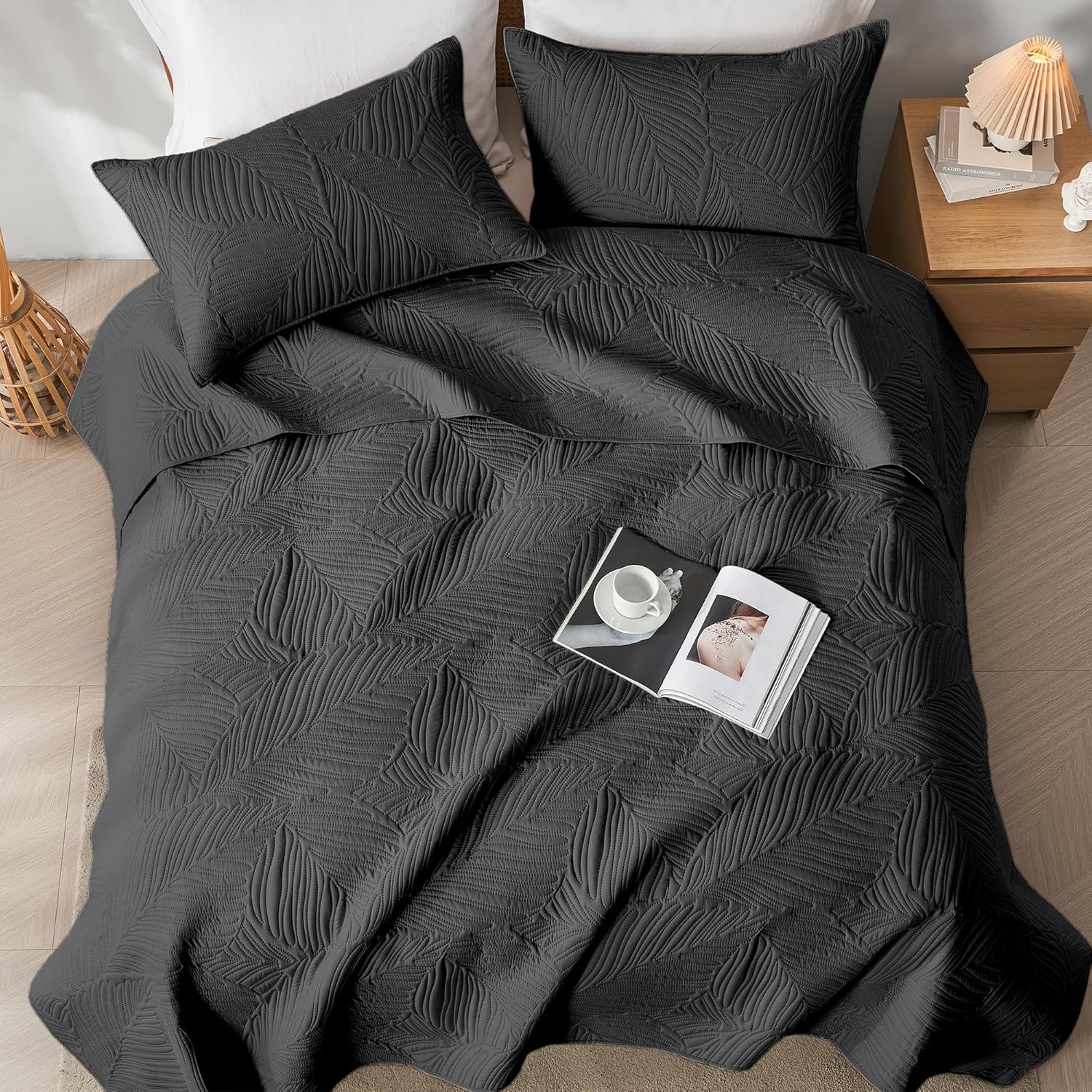 OARAGE Queen Quilt Bedding Set Black Leaf Pattern Microfiber Bedspread