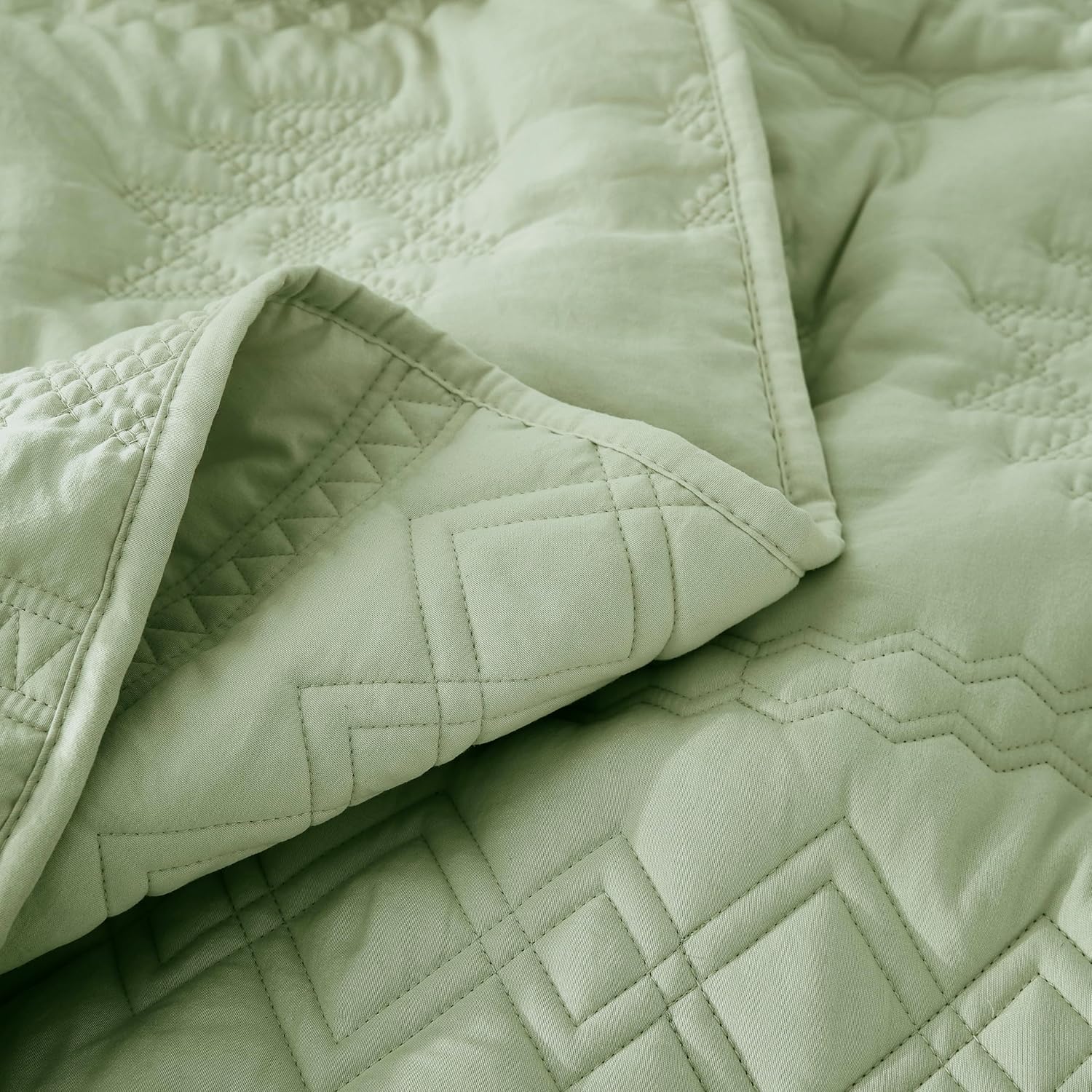 WDCOZY Boho Sage Green Queen Quilt Set with 2 Pillow Shams 1