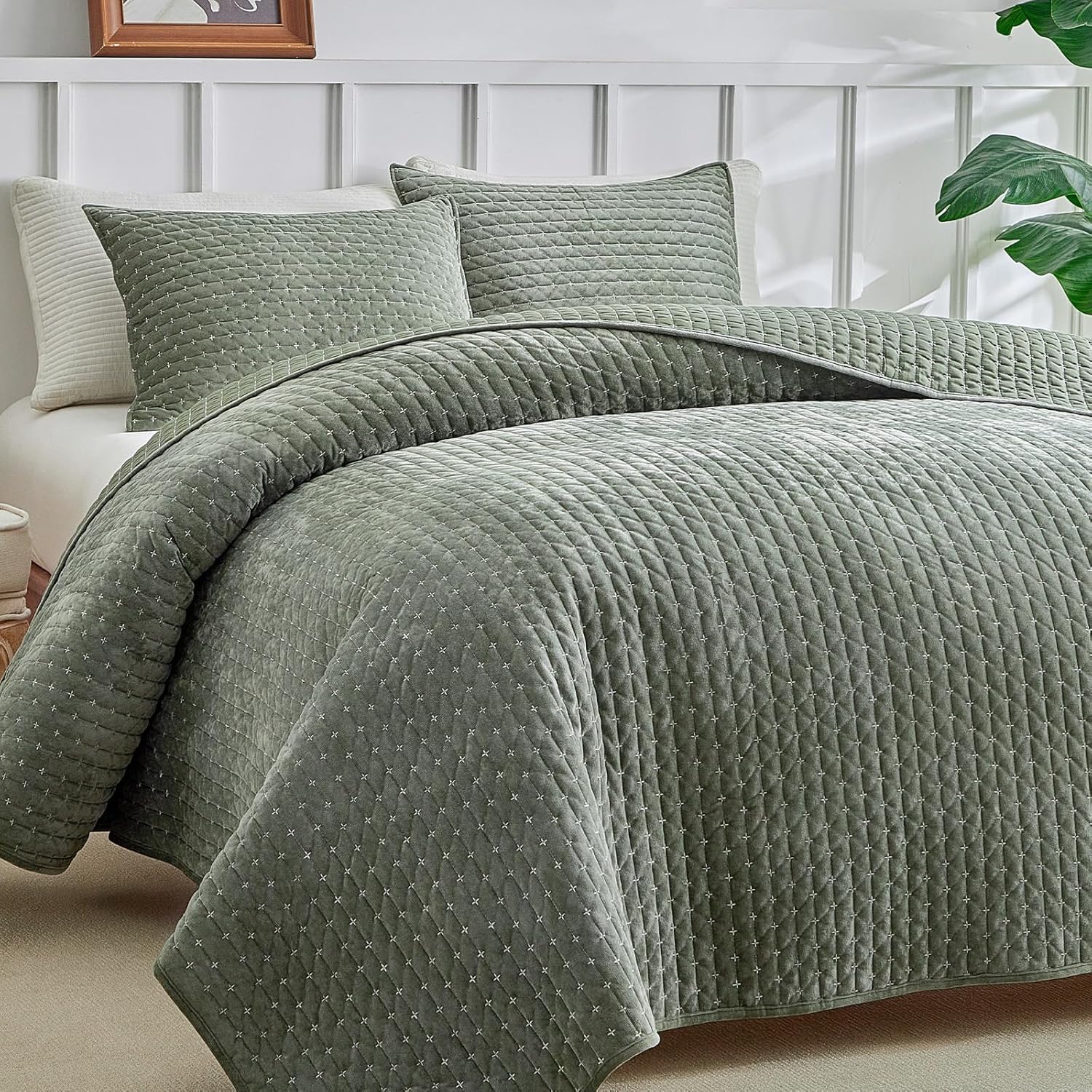 WARMDERN Luxury Velvet Quilt Set Queen Size
