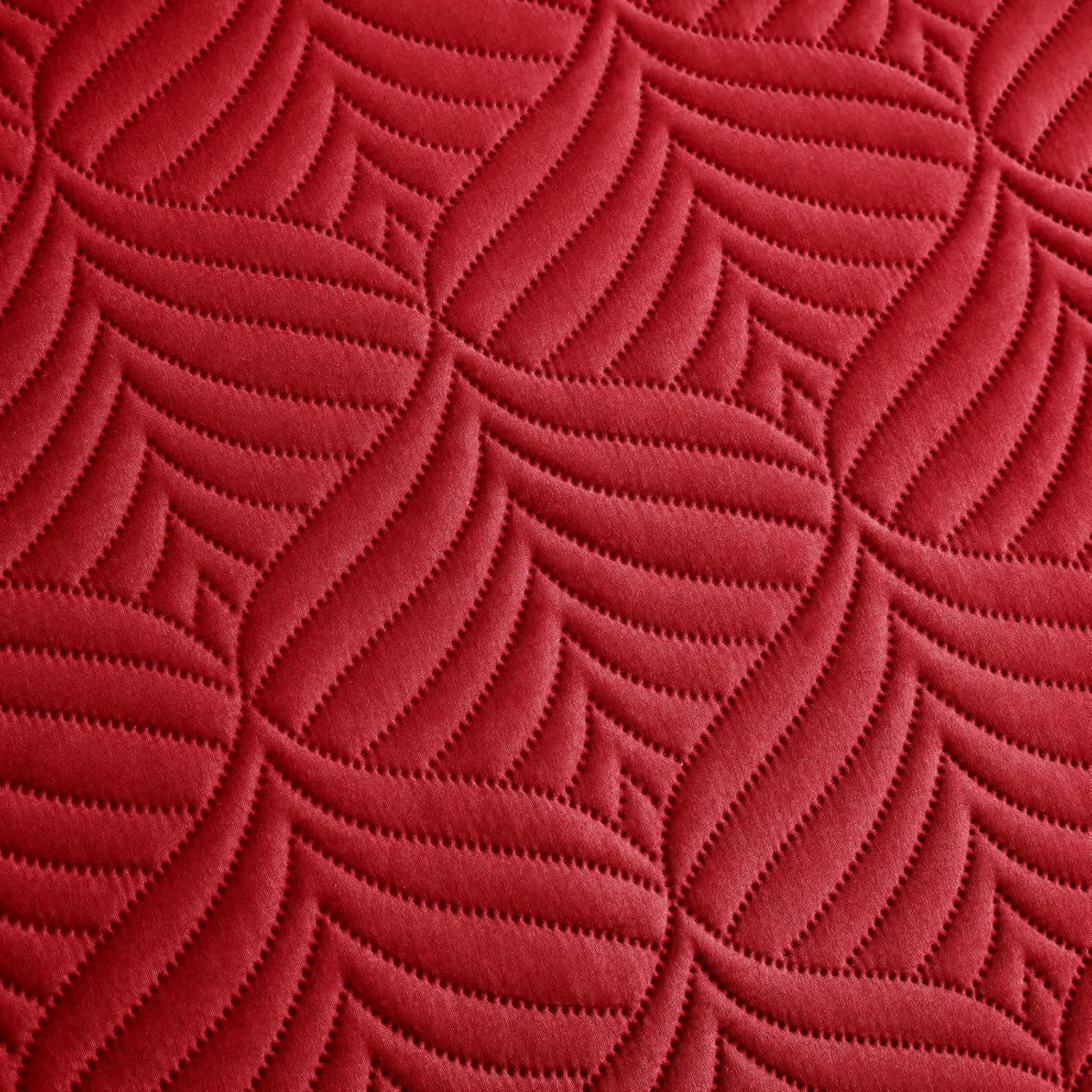 Whale Flotilla Extra Soft King Quilt Set Red