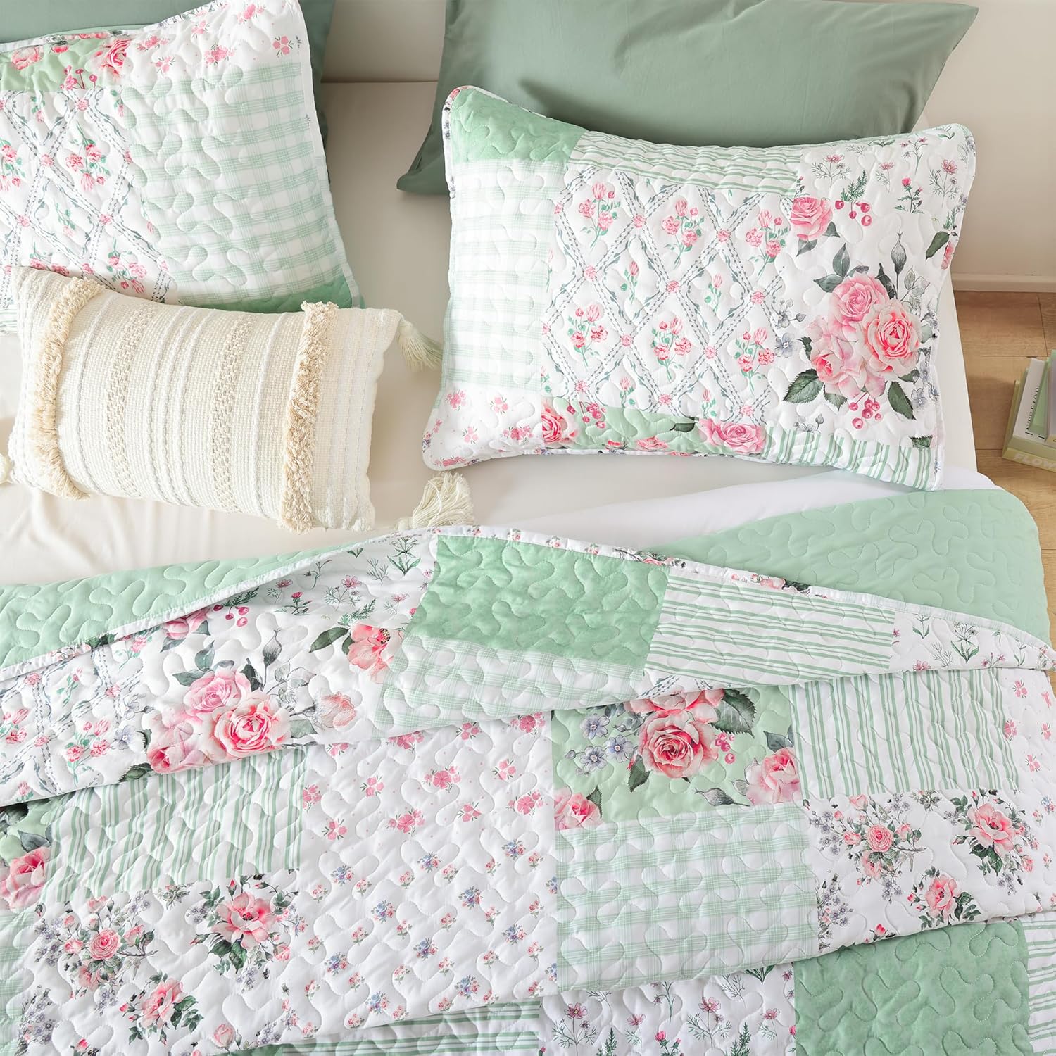 YIKUSH Queen Size Floral Quilt Set 3 Pieces 1