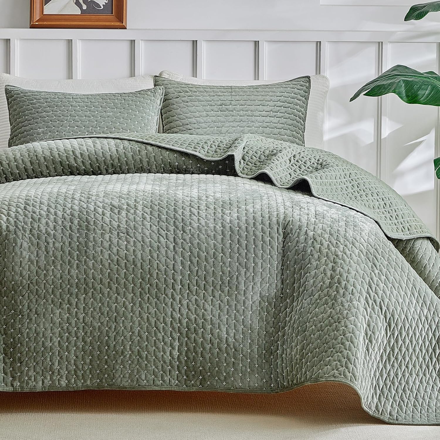 WARMDERN Luxury Velvet Quilt Set Queen Size