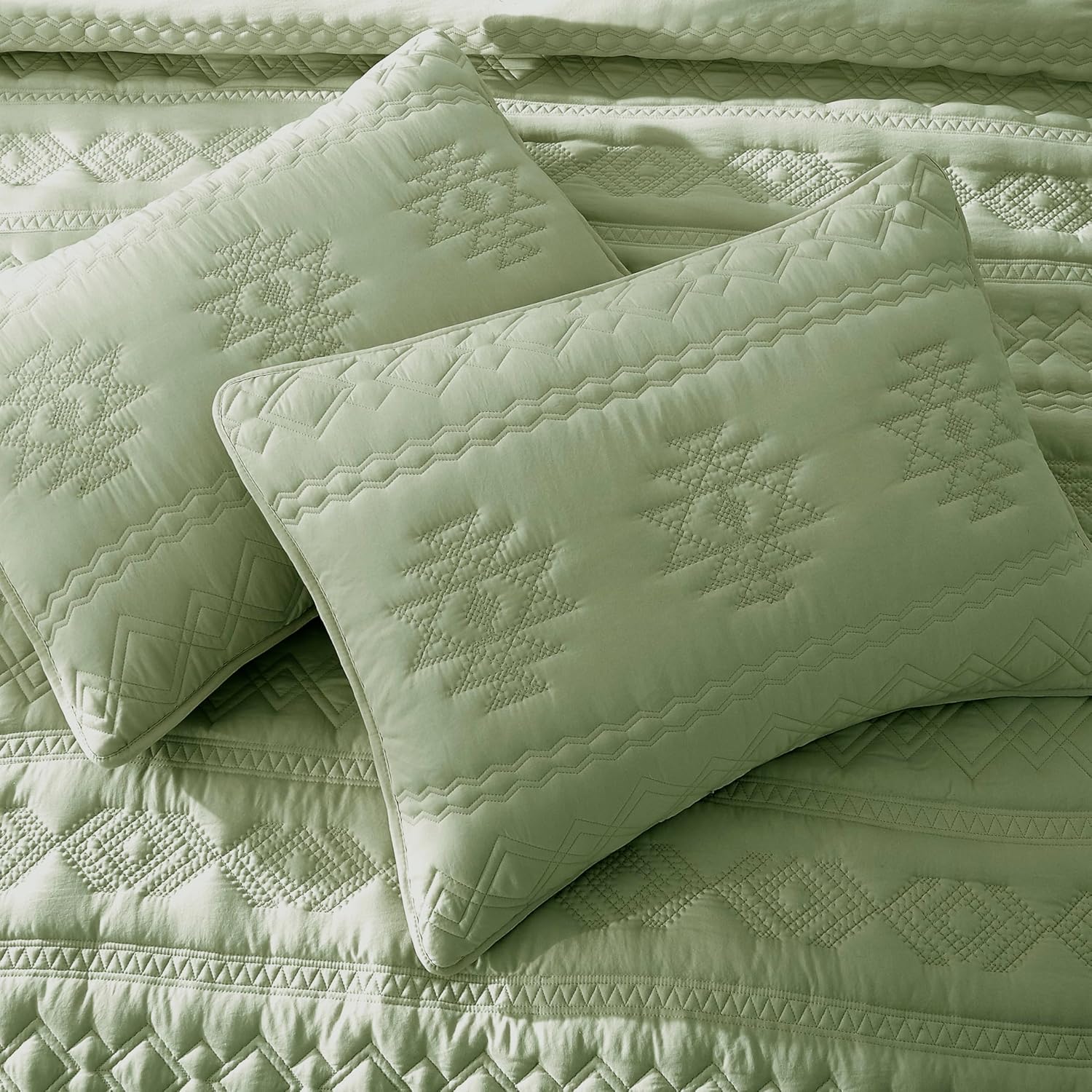 WDCOZY Boho Sage Green Queen Quilt Set with 2 Pillow Shams 1