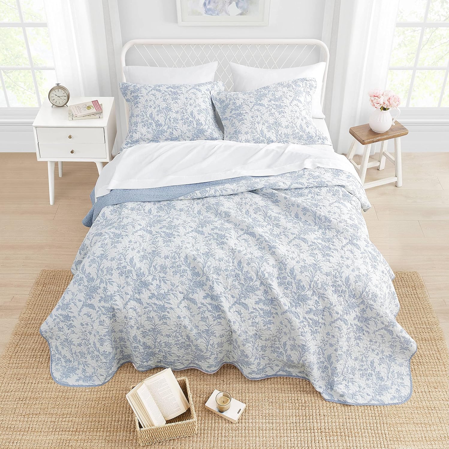 Laura Ashley Queen Quilt Set with Pillow Cover