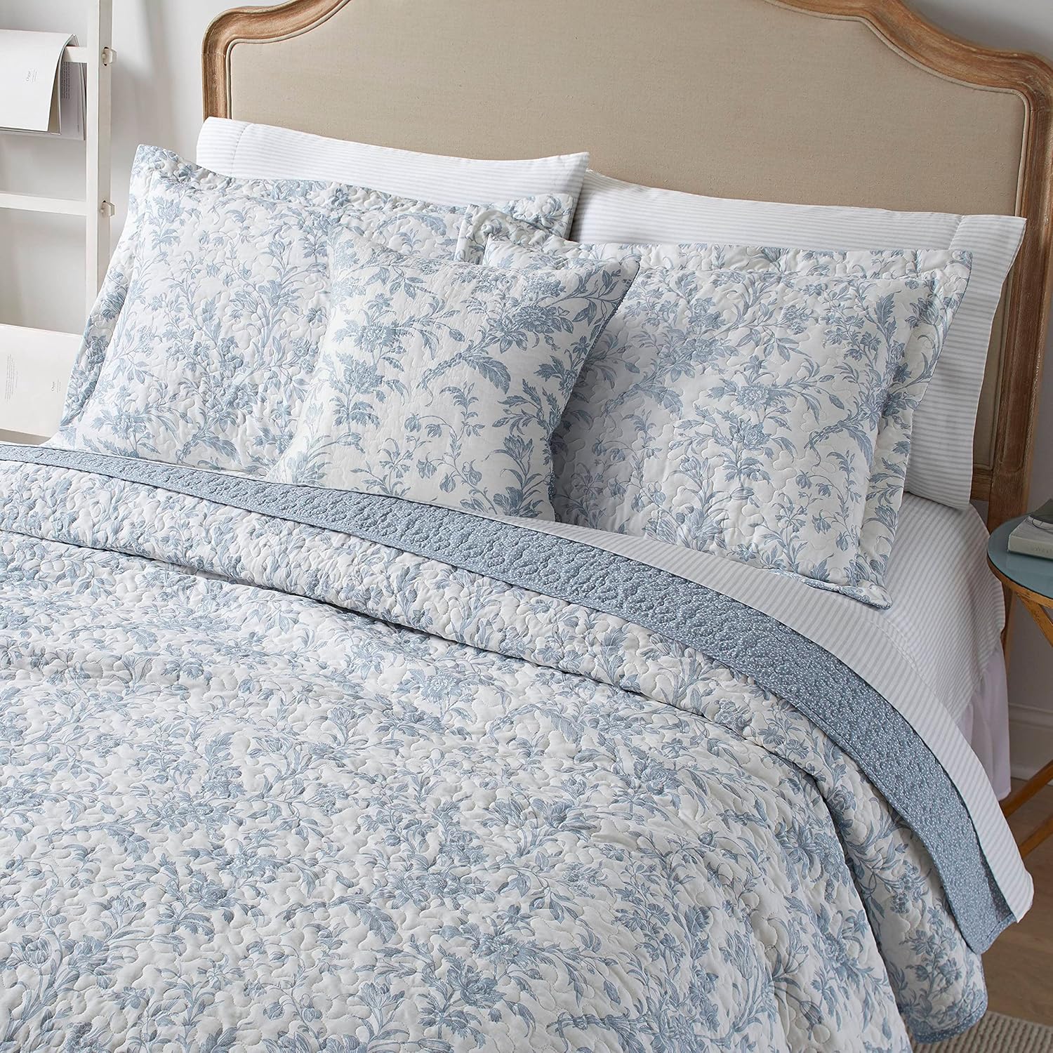 Laura Ashley Queen Quilt Set with Pillow Cover
