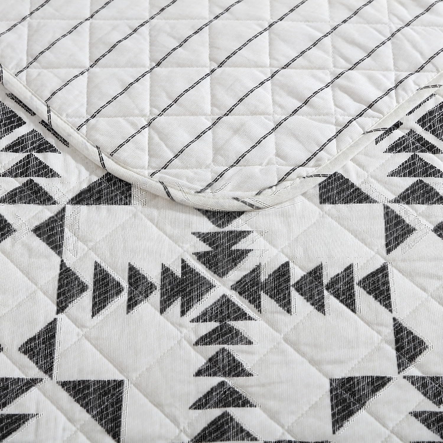 Eddie Bauer Queen Quilt Set 3 pcs Arrowhead Charcoal
