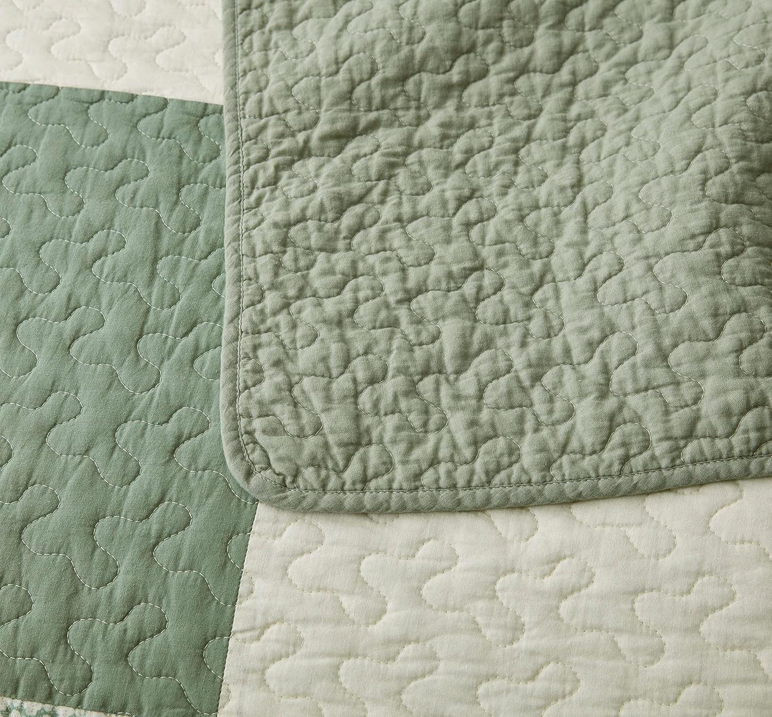 Chezmoi Collection 3-Piece Patchwork Quilt Set Green Floral Striped